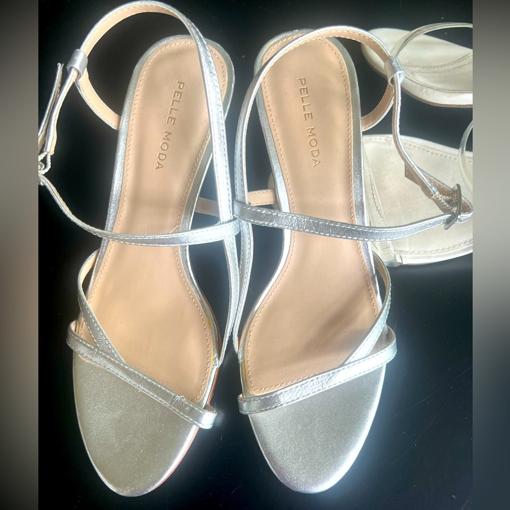 NWOT Pelle Moda Silver Heel Sandals